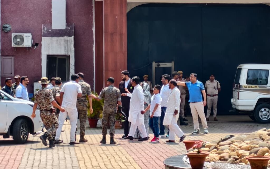 Ranchi: Alamgir Alam Released from Jail After Two Years; Wife Nisat Alam and Grandson Give Emotional Welcome