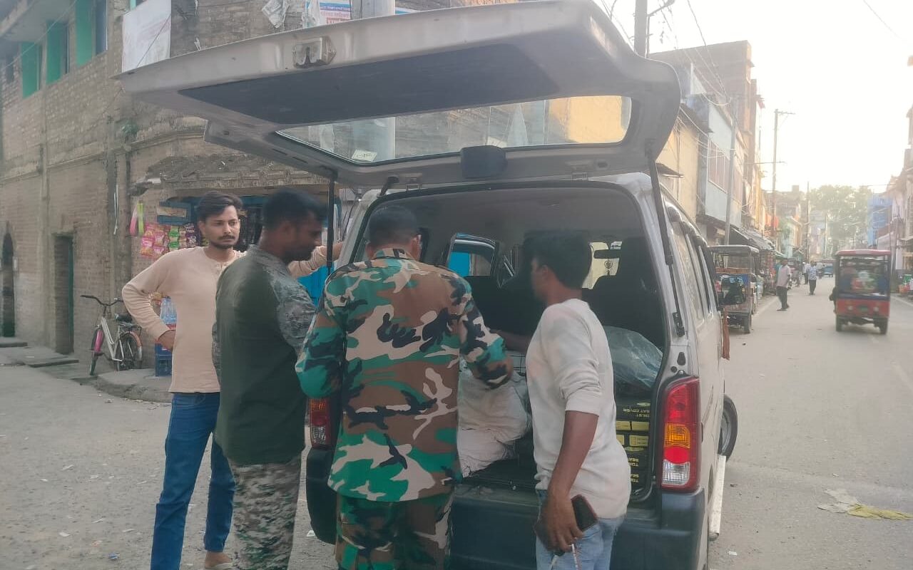 Sahibganj में पुलिस ने चलाया सघन वाहन जांच अभियान