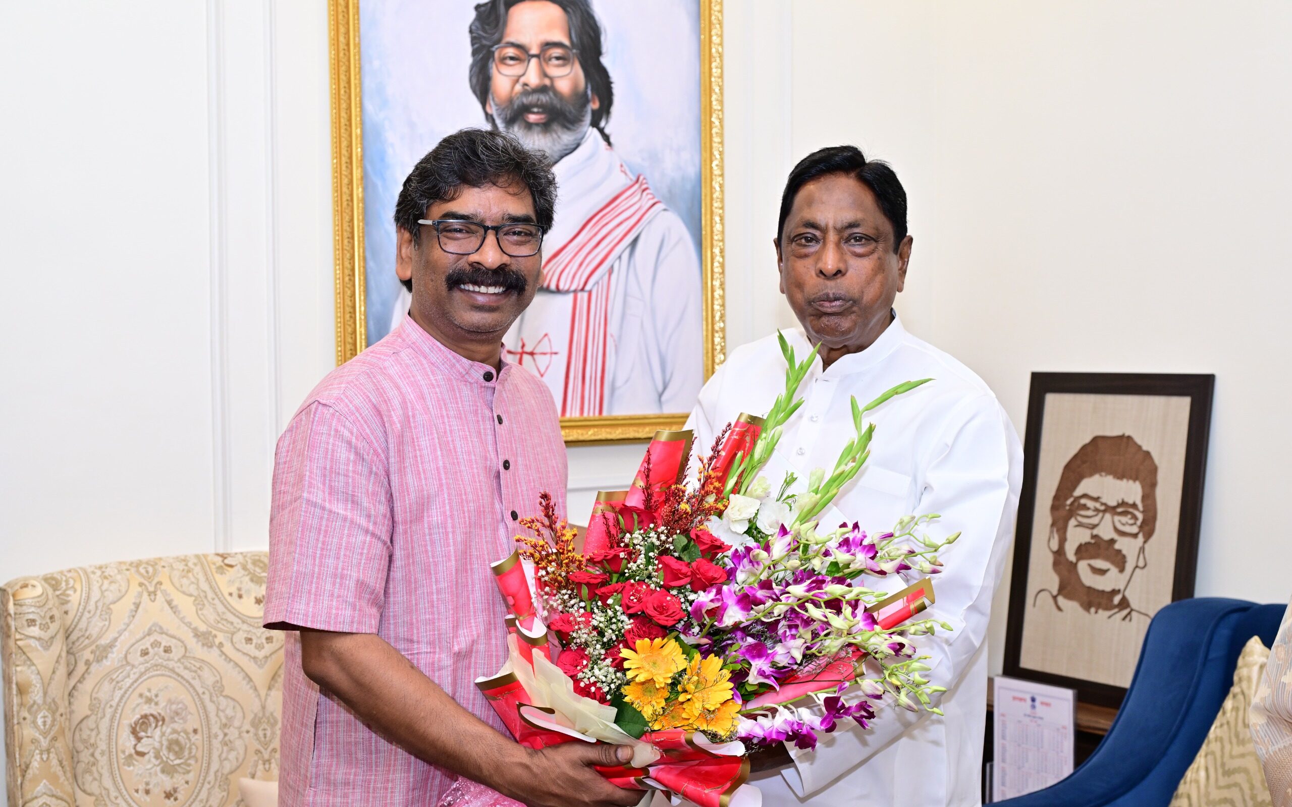 Former Minister Alamgir Alam met with Chief Minister Hemant Soren; political discussions intensified as soon as the photograph surfaced.