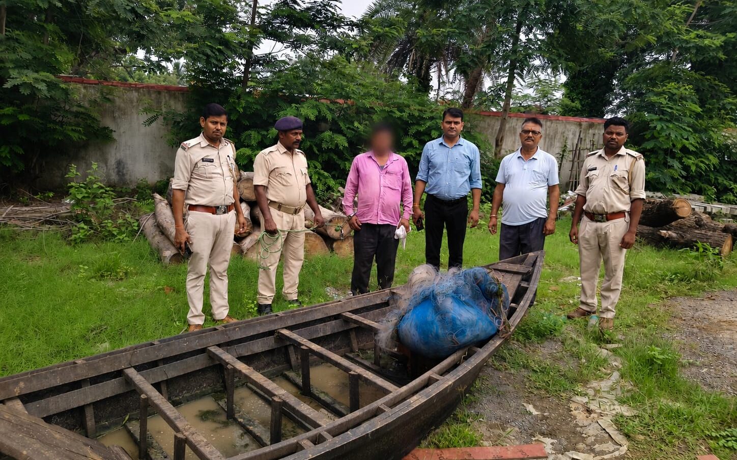 Sahibganj: उधवा पक्षी आश्रयणी में अवैध घुसपैठ पर कार्रवाई, वन विभाग ने नाव-जाल समेत आरोपी को दबोचा