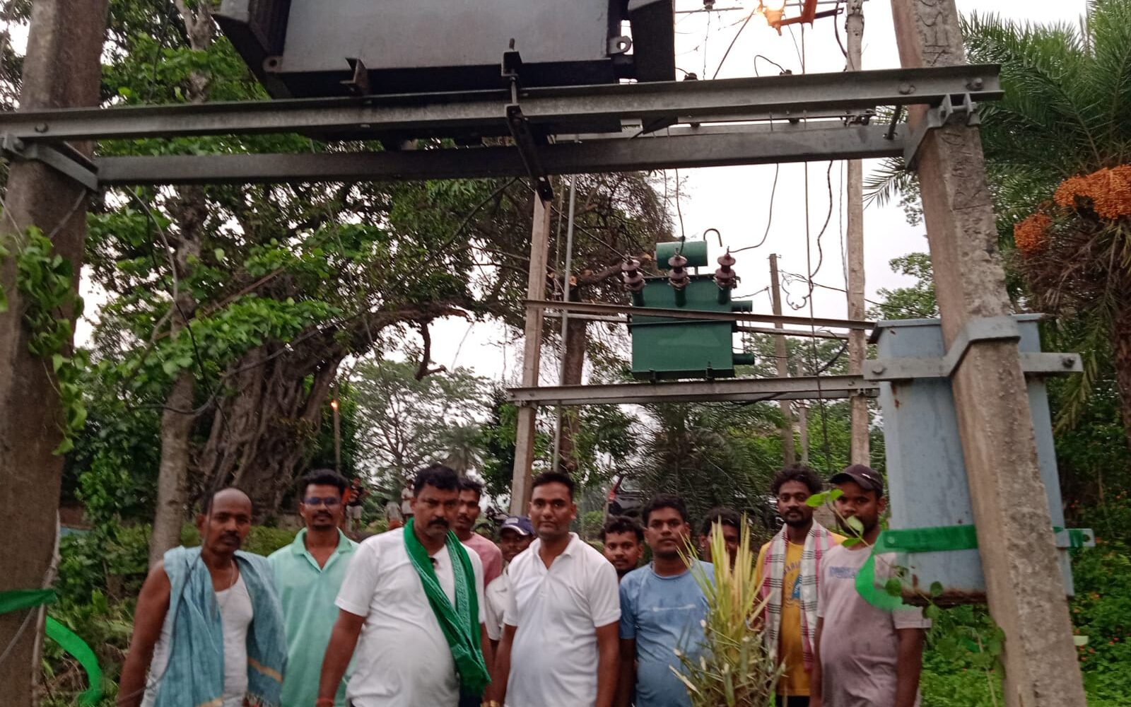 Sahibganj: बिन्दूधाम टियोटोला में नए ट्रांसफार्मर से लौटी बिजली, ग्रामीणों ने ली राहत की सांस