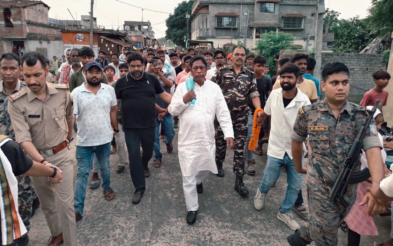Sahibganj: दो वर्षों बाद बरहरवा पहुंचे पूर्व मंत्री आलमगीर आलम, समर्थकों ने किया भव्य स्वागत