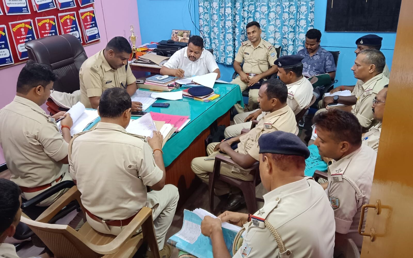 Sahibganj: लंबित मामलों के जल्द निष्पादन का निर्देश, जिरवाबाड़ी थाना पहुंचे सर्किल इंस्पेक्टर अमित गुप्ता