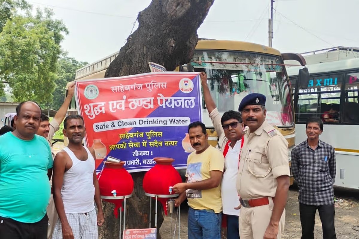 Sahibganj: मुख्यमंत्री के आह्वान पर पुलिस ने दिखाई इंसानियत, जगह-जगह लगे प्याऊ; अब सामाजिक संगठनों और विपक्ष से भी उम्मीद
