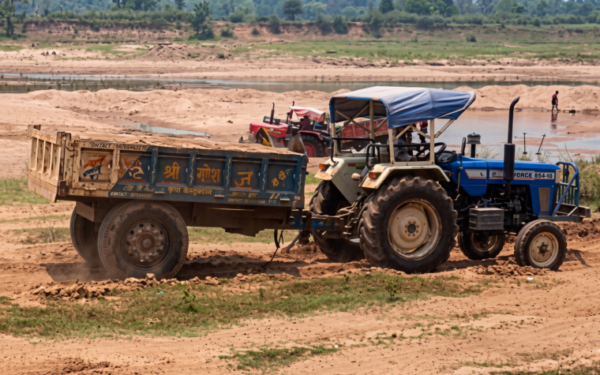 Jamtara: Allegations of Illegal Sand Mining at Ajay River Ghat; Villagers Demand High-Level Inquiry and Strict Action