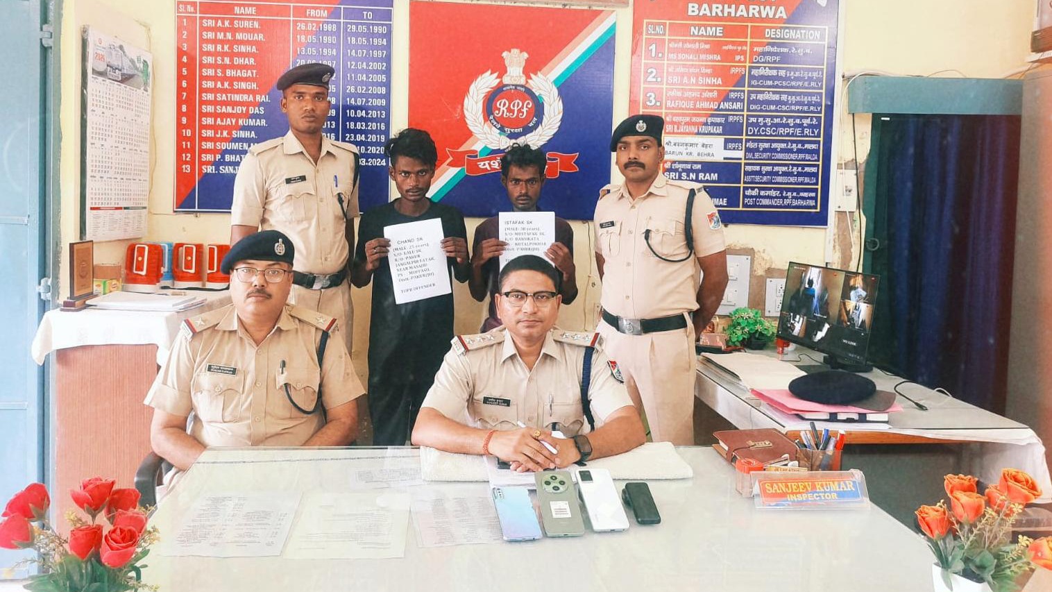 Barharwa रेलवे स्टेशन पर आरपीएफ की बड़ी कार्रवाई, चोरी के 4 मोबाइल संग दो शातिर चोर गिरफ्तार