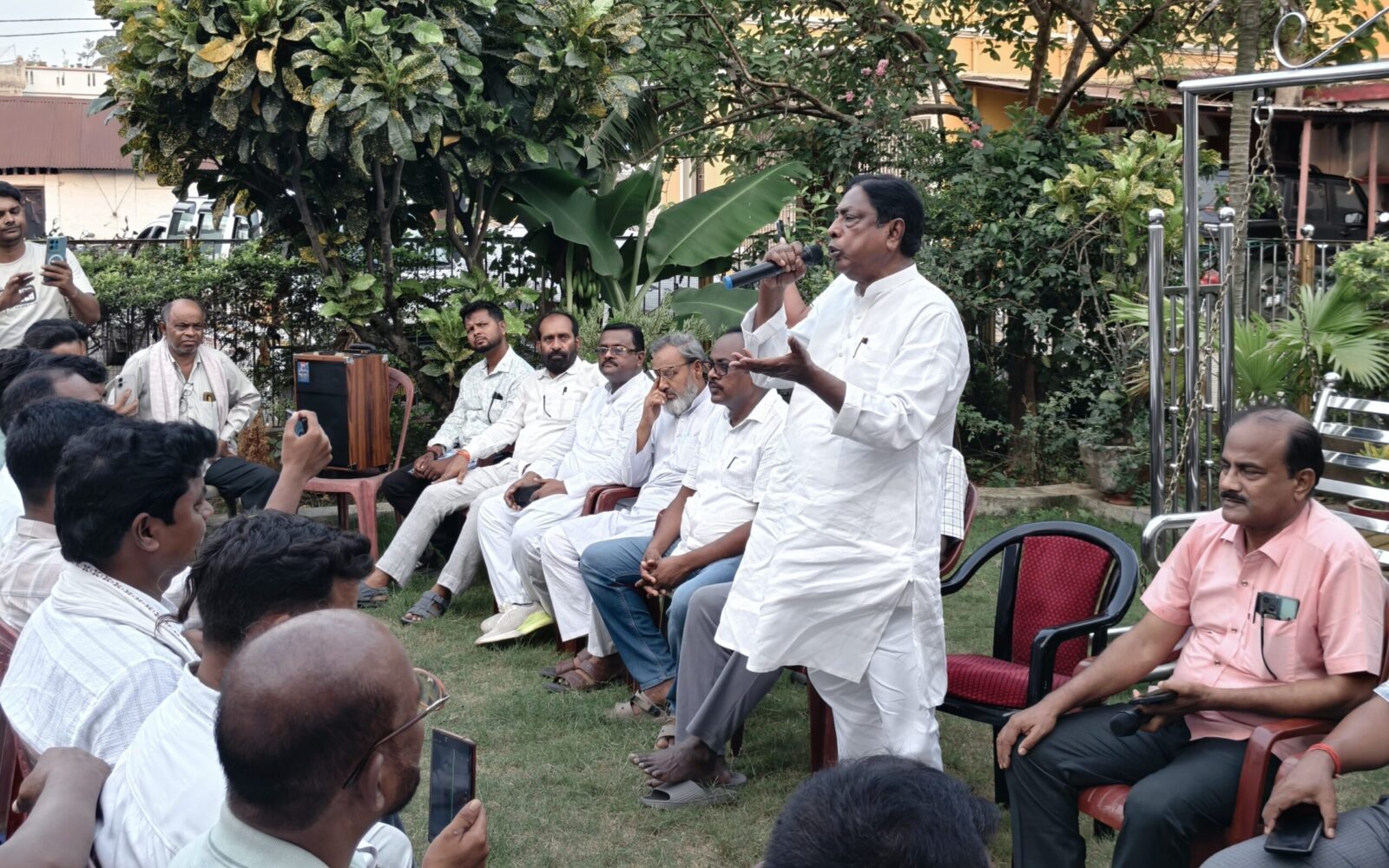 Barharwa: SIR मैपिंग को लेकर कांग्रेस हुई सक्रिय, आलमगीर आलम ने BLA-2 कार्यकर्ताओं को दिए बूथ स्तर पर विशेष निर्देश