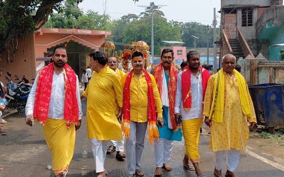 Sahibganj: City Resounds with Chants – Grand Kalash Procession Sets Out from Maa Bayasi Sthan; Surge of Devotees