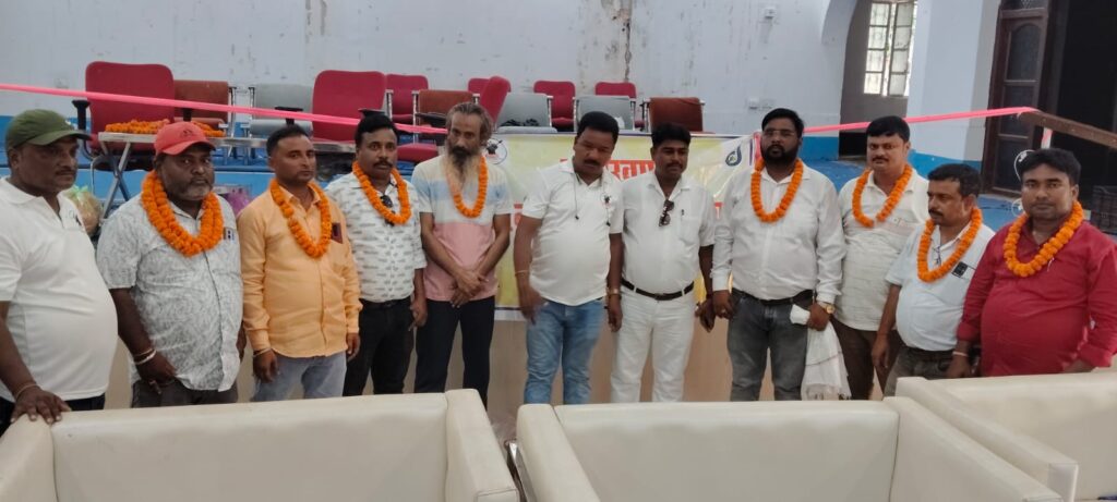 Sahibganj: Jharkhand Journalists Association's district committee reconstituted; Chandan Singh appointed President, Rab Nawaz Alam entrusted with the responsibility of General Secretary.