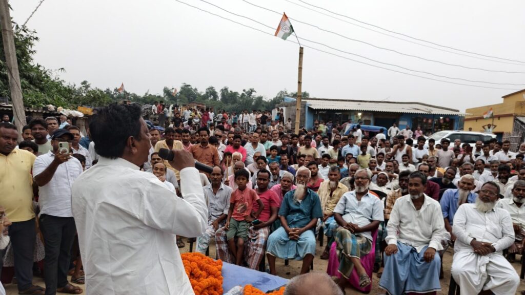 Former minister Alamgir Alam's public interaction program in Agloi of Barharwa, became emotional on public support.