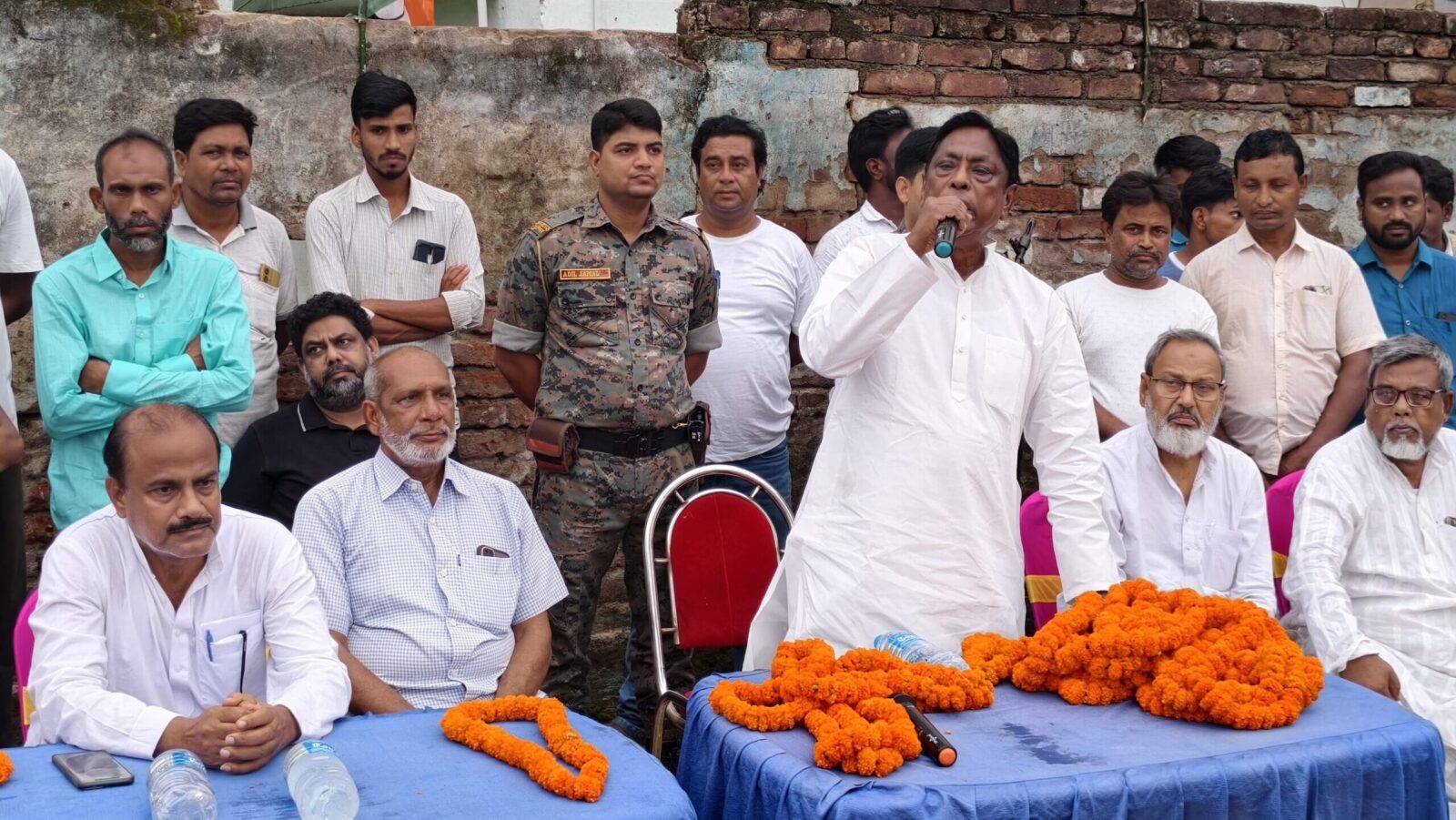 Former minister Alamgir Alam's public interaction program in Agloi of Barharwa, became emotional on public support.
