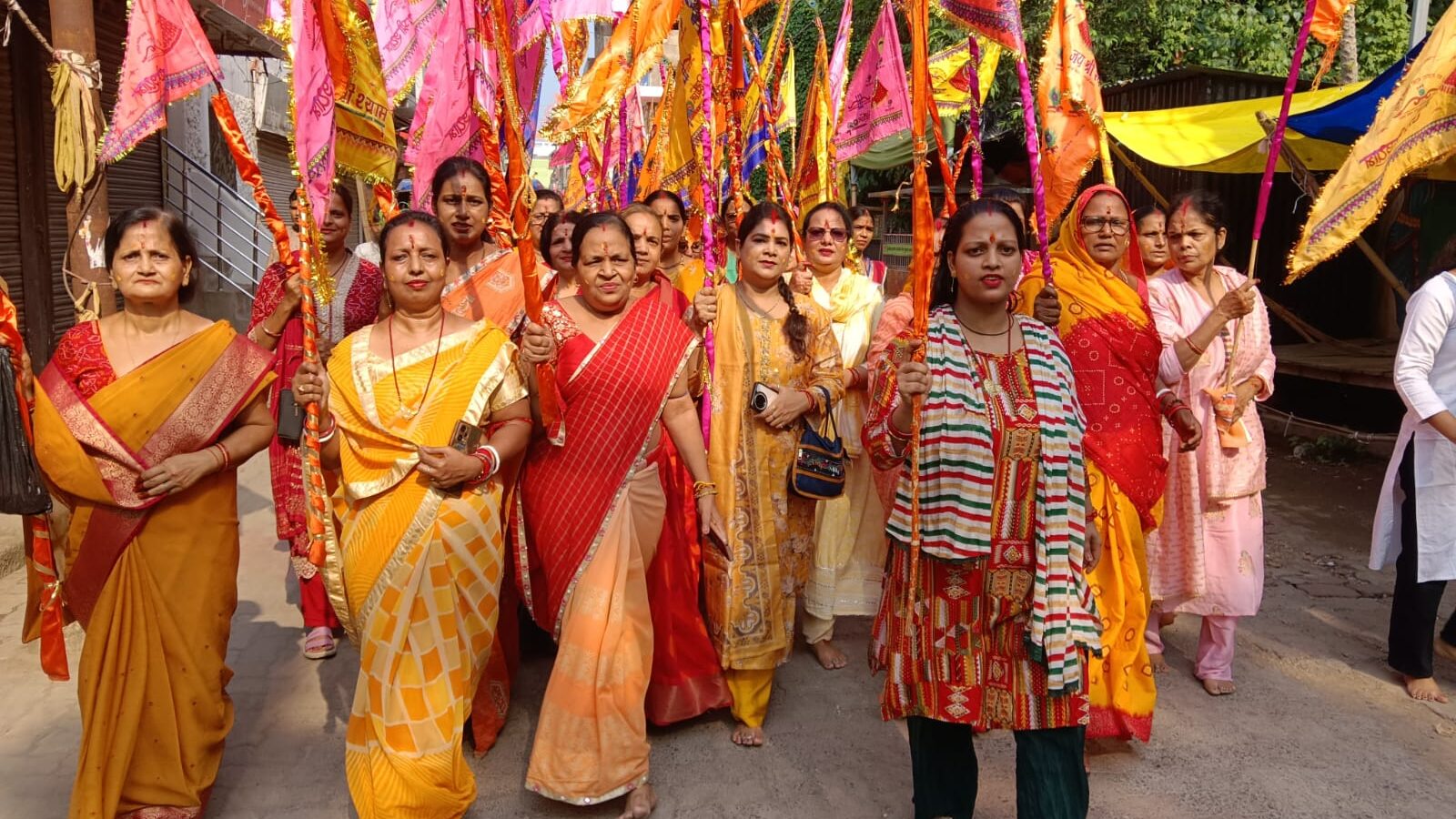 Grand Khatu Shyam 'Nishan Yatra' taken out in Sahibganj on Nirjala Ekadashi; city echoes with chants of 'Jai Shri Shyam'.