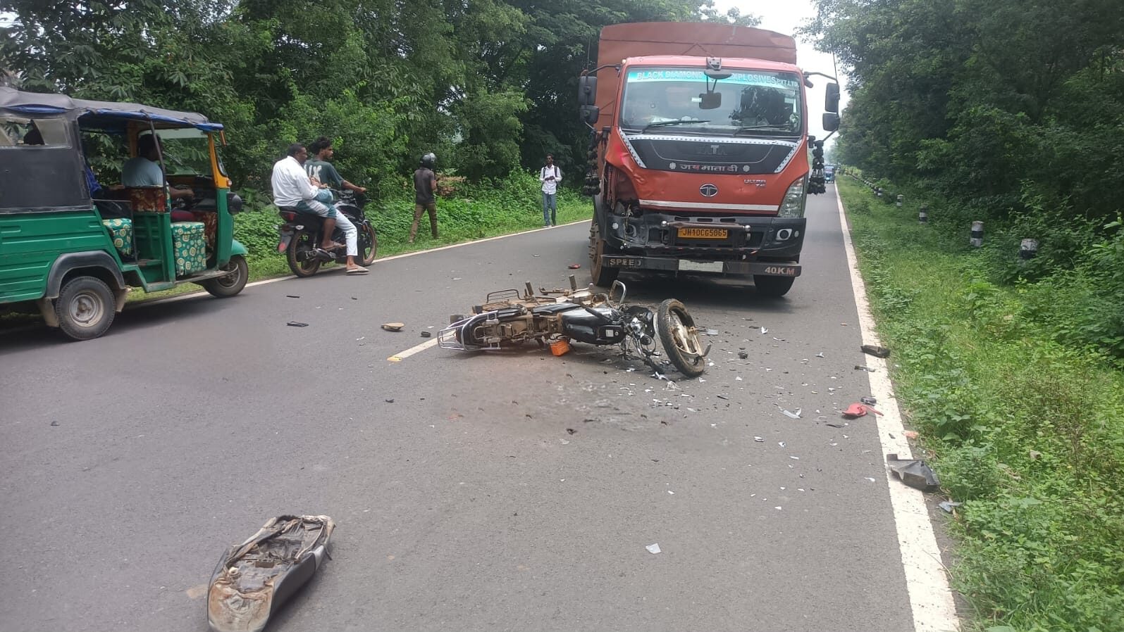 Sahibganj: Major road accident on Barhet-Borio main road, many people injured at Logain turning point,