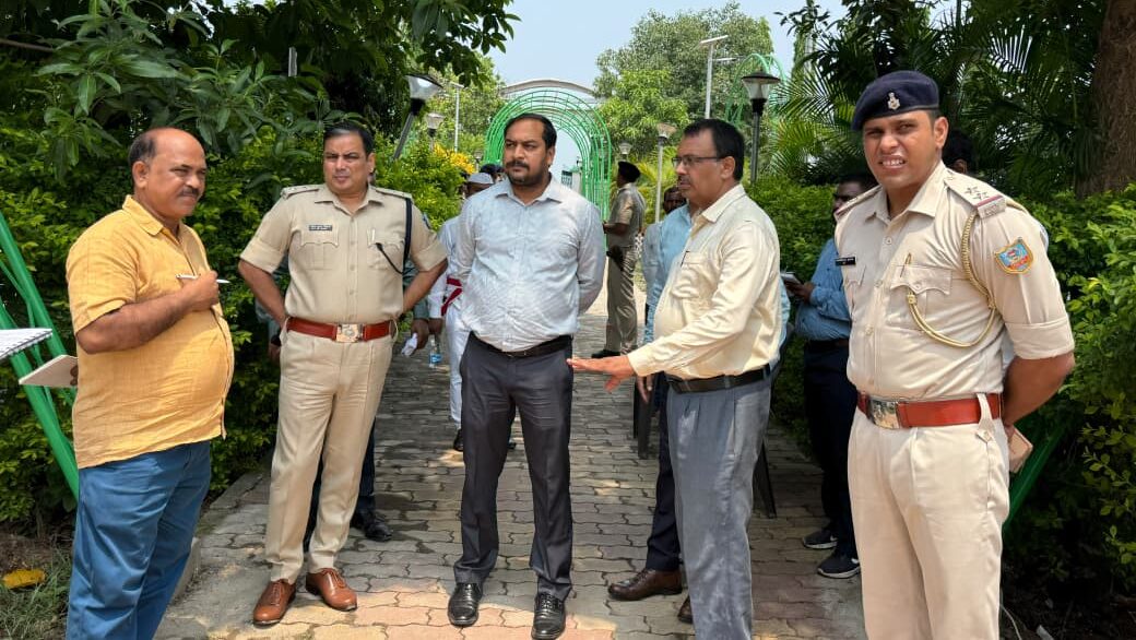 Sahibganj: The DC and SP arrived at Bhognadih and issued strict instructions regarding the safety and amenities for devotees attending the Hul Diwas celebrations.