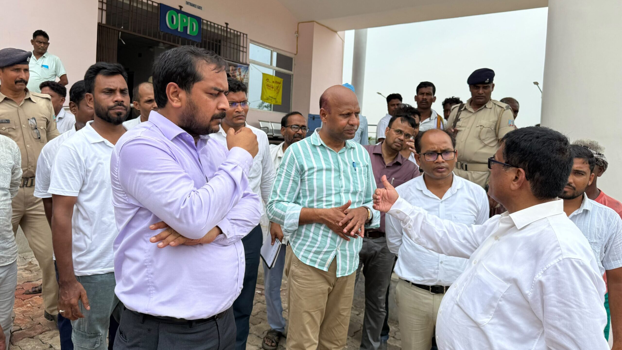 Sahibganj: मोहनपुर सीएचसी को जल्द मिलेगी नई सड़क, अस्पताल मार्ग के लिए ग्रामीण राज्यपाल के नाम दान करेंगे जमीन